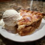 Cinnamon Apple Pie à la Mode