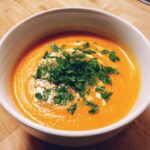 Simple Carrot Soup with Garlic & Cream